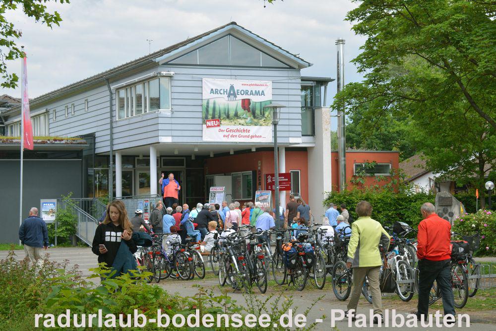 Vacaciones en bicicleta por el Lago de Constanza - El museo de palafitos en Unteruhldingen